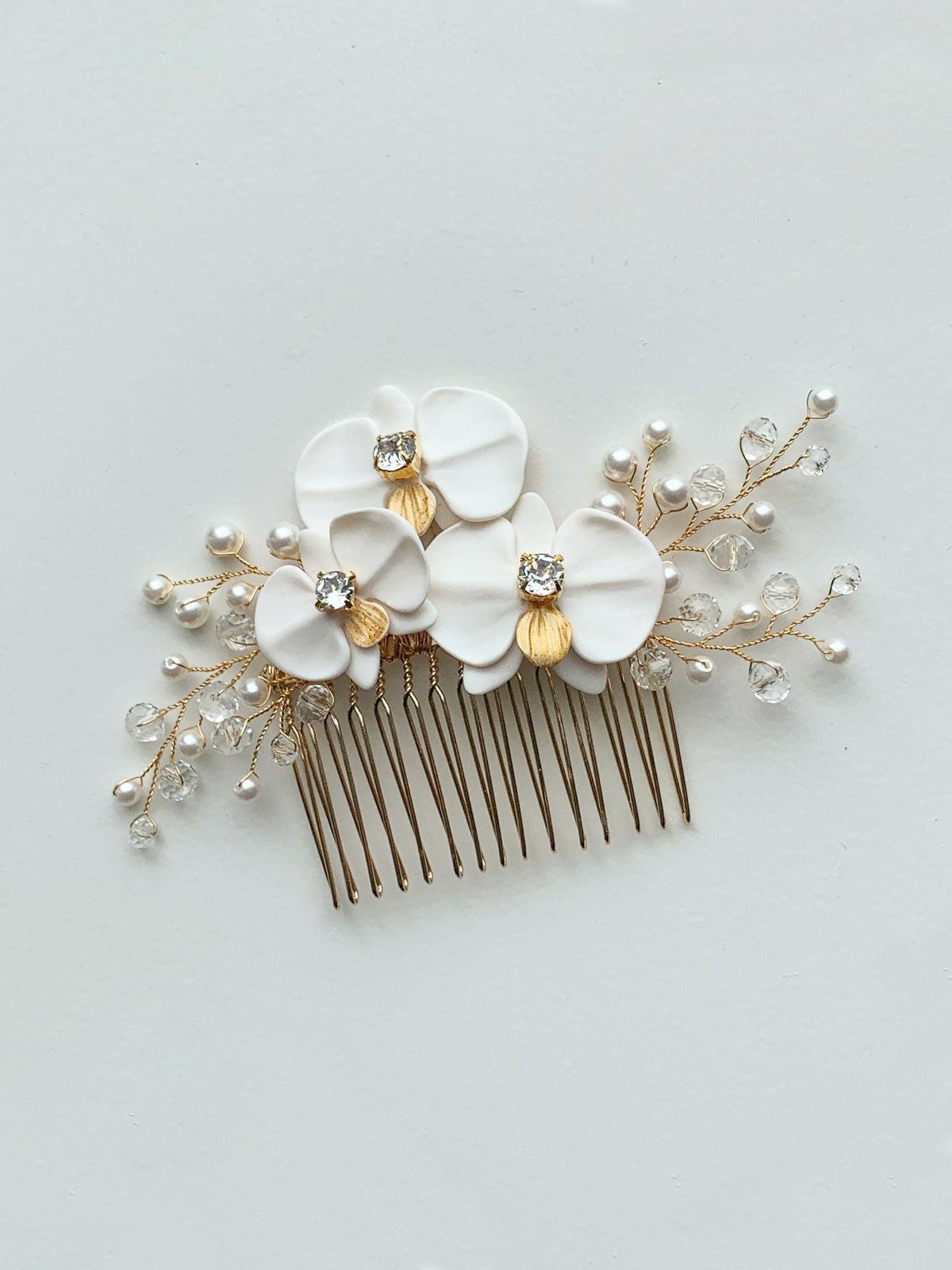 胡蝶蘭のヘッドアクセサリー〈ガラスビーズ〉【MU-COHD-1】 | DRESSY