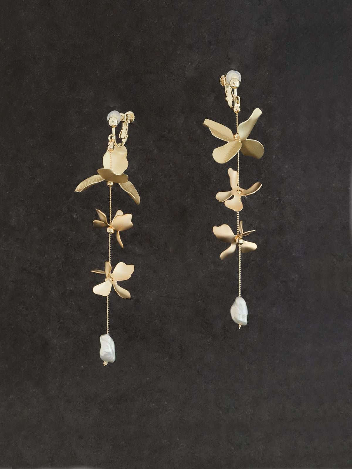 マットゴールドフラワー 淡水パール イヤリング&ピアス【FE-COER-5G