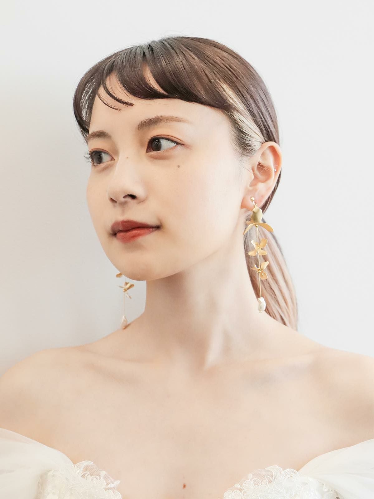 マットゴールドフラワー 淡水パール イヤリング&ピアス【FE-COER-5G