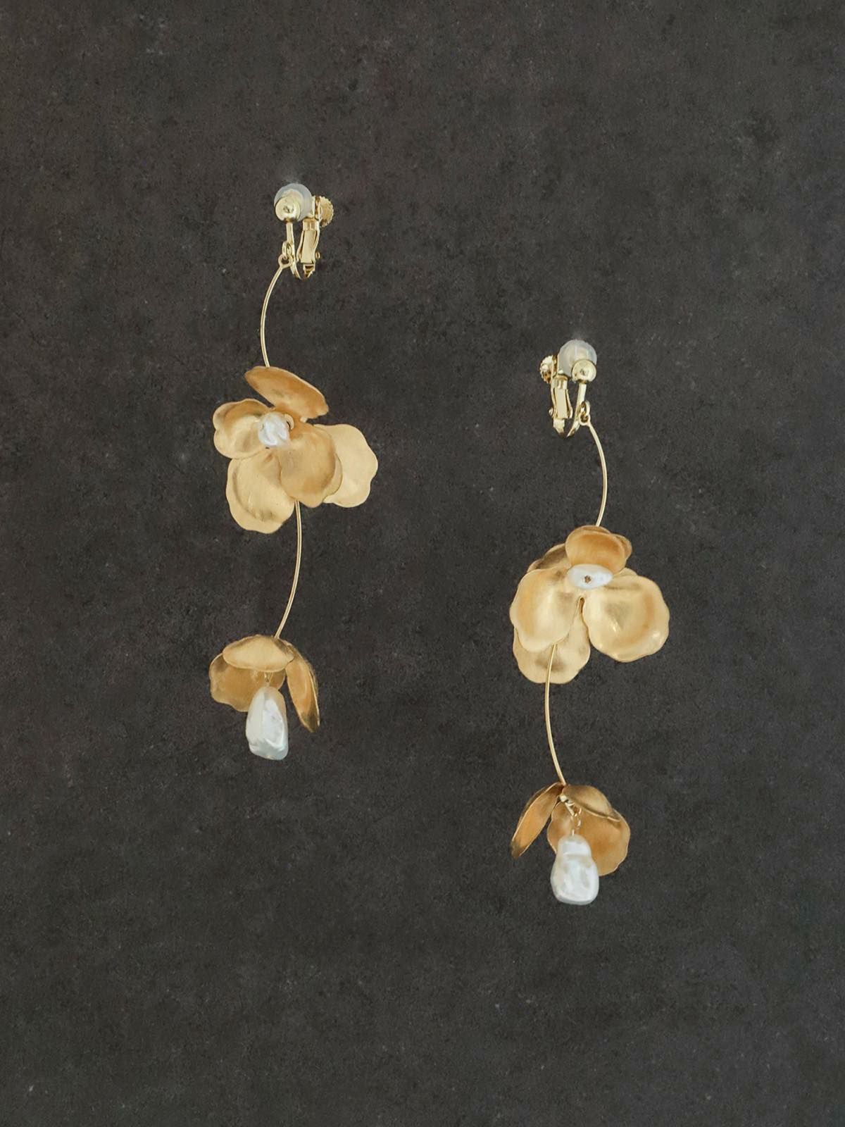 真鍮フラワー 淡水パール ウェーブ イヤリング&ピアス【FE-COER-6