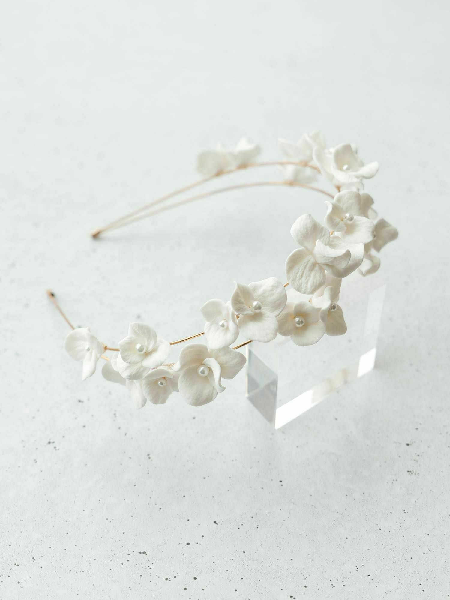 ホワイトフラワーカチューシャ【MU-COHD-20】 | DRESSY ONLINE