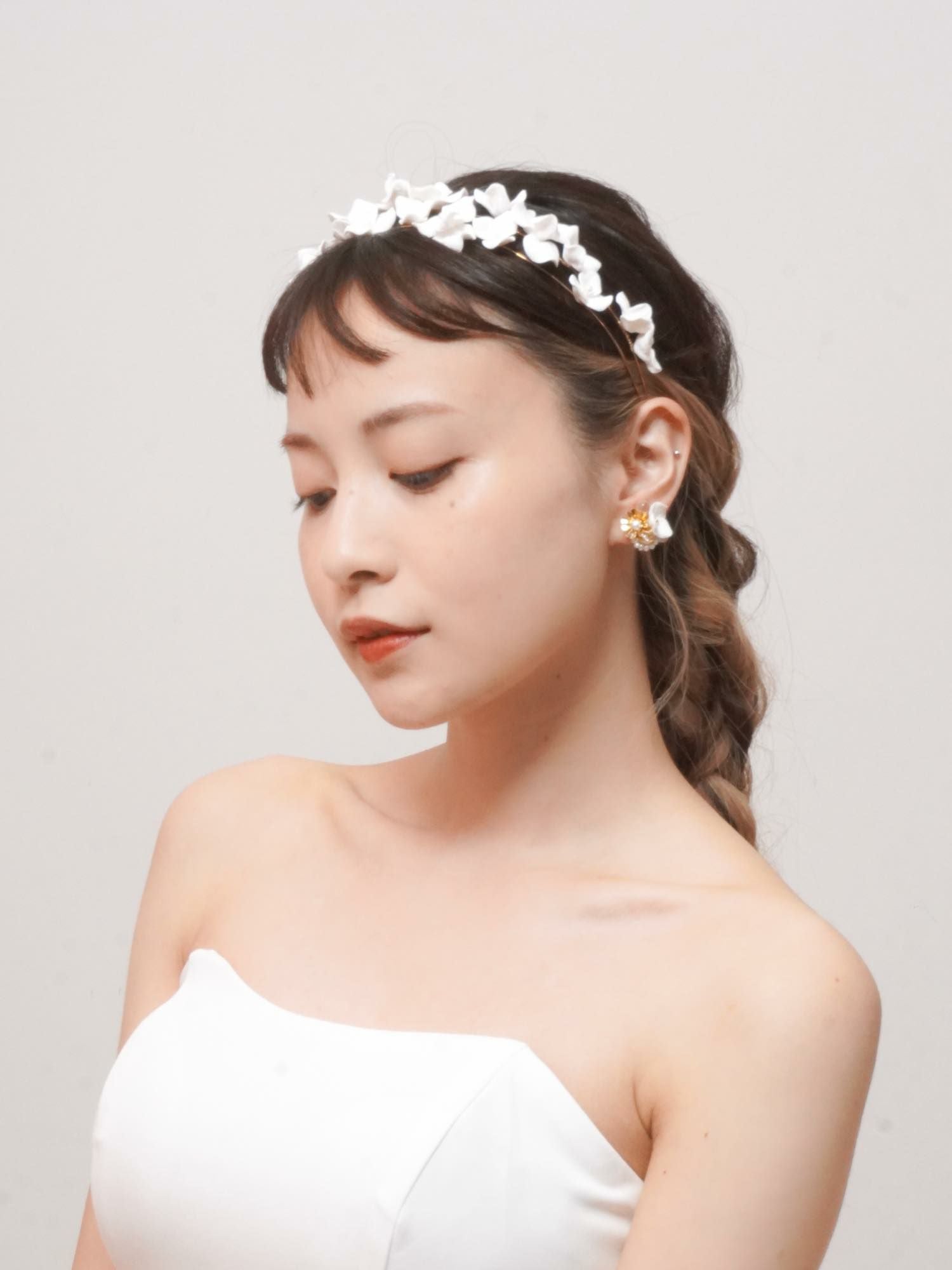 ホワイトフラワーカチューシャ【MU-COHD-20】 | DRESSY ONLINE