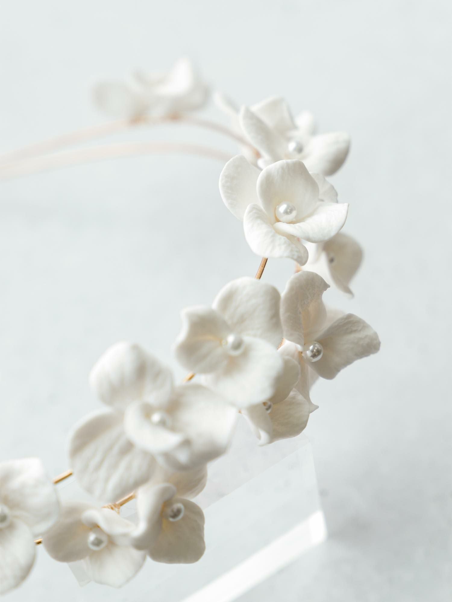 ホワイトフラワーカチューシャ【MU-COHD-20】 | DRESSY ONLINE